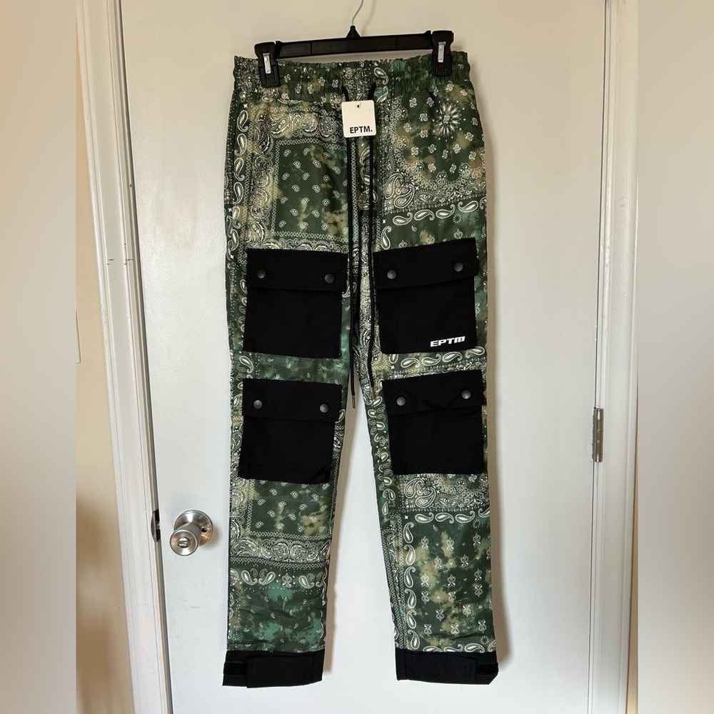 EPTM Men’s Sz XS 28 Cargo Pocket Pant Green Paisley NWT